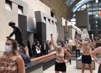 Femen in protesta al museo d'Orsay per la 'querelle' della scollatura. VIDEO