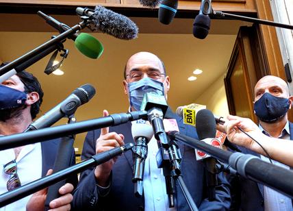 Soldi Covid a giornali e tv locali: Zingaretti manda al rogo 2 mln di fondi
