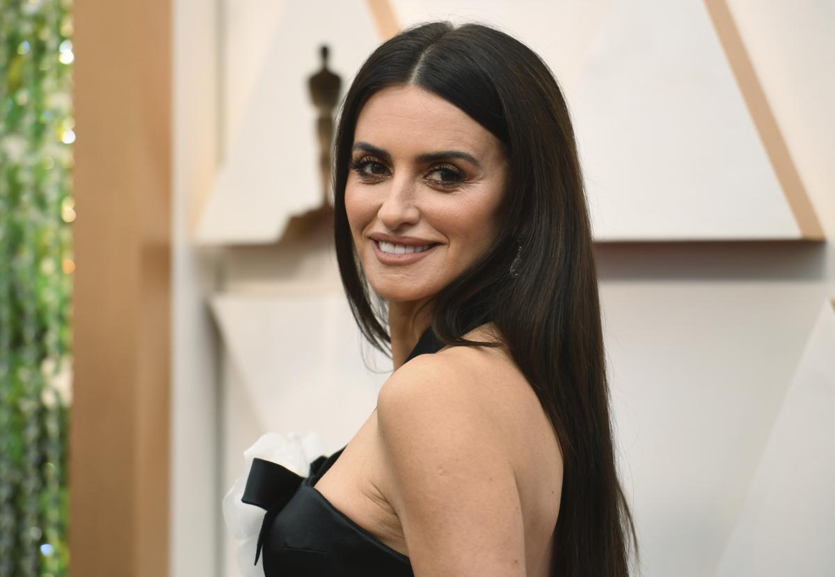 Penelope Cruz: "Social pericolosi, ai miei figli no smartphone fino a16 anni"