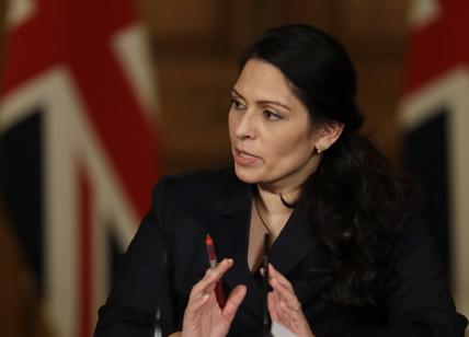 Uk, Priti Patel nuova Thatcher. Immigrati in Ruanda, ergastolo ai trafficanti