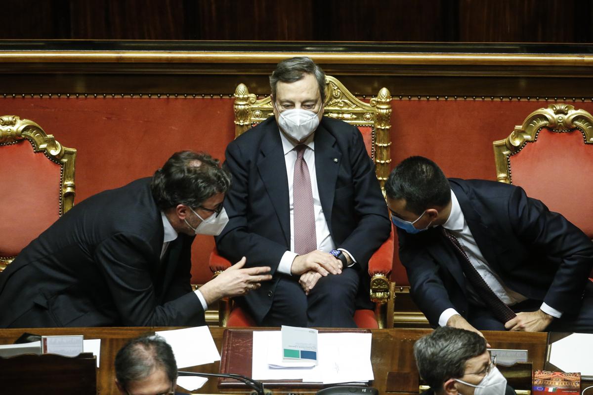Giancarlo Giorgetti Luigi Di Maio Lapresse Giancarlo Giorgetti Luigi Di Maio Lapresse