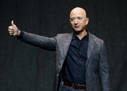 Amazon, stop a nuove assunzioni: troppa incertezza. Ma guadagna i miliardi