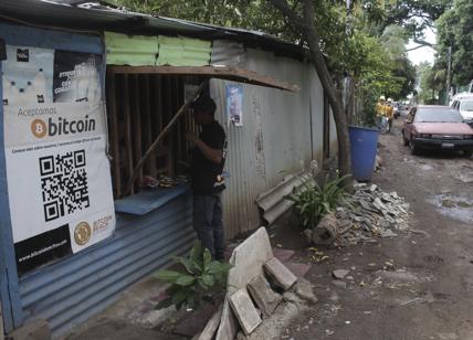 El Salvador, Bitcoin moneta legale: primo giorno. Il Governo ne acquista 200