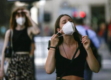 "Giusto l'obbligo di mascherina per votare: il virus sta cambiando"