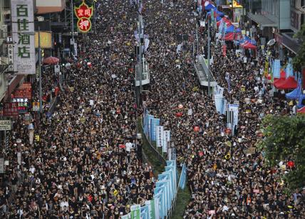 Hong Kong: polizia vieta la marcia del primo luglio