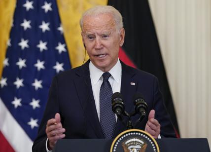Usa, Biden piange per strage a Kabul ma conferma il ritiro: "Non perdoneremo"