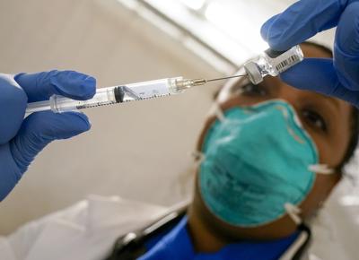 vaccino vaccini dottore dottoressa medico infermiera