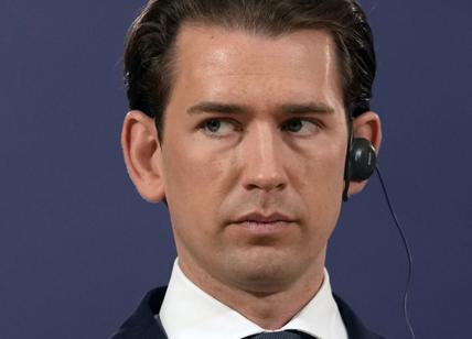 Austria, il cancelliere Kurz indagato per favoreggiamento della corruzione