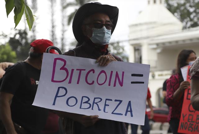 El Salvador costretto a un passo indietro sui Bitcoin: il Fmi chiede la chiusura del wallet statale