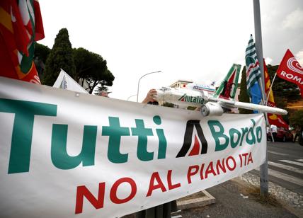 Alitalia, Draghi disinnesca il fallimento. La road-map delle assunzioni in Ita