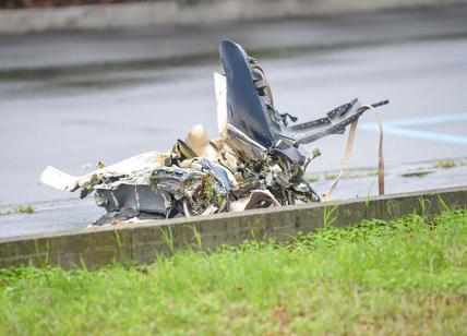 Aereo ultraleggero precipita nel Bresciano: morte le persone a bordo, danneggiate alcune auto sulla A4