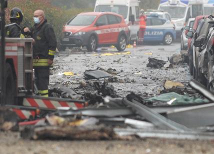 Aereo precipitato a Milano, proseguono i rilievi