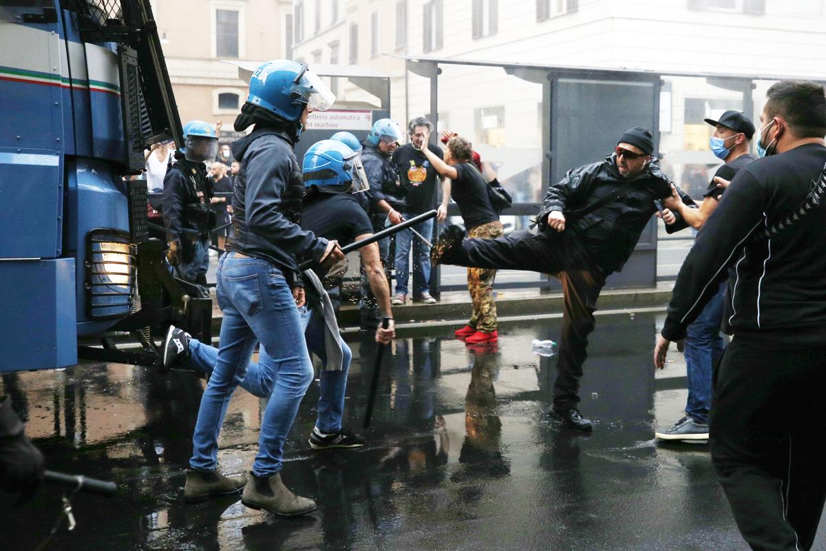 no green pass roma, 12 arresti tra cui i vertici di forza nuova