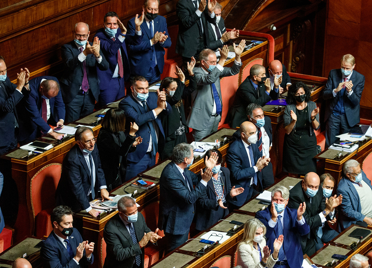 manovra finanziaria, senato, pioggia di emendamenti dalle ostriche alla pappa reale