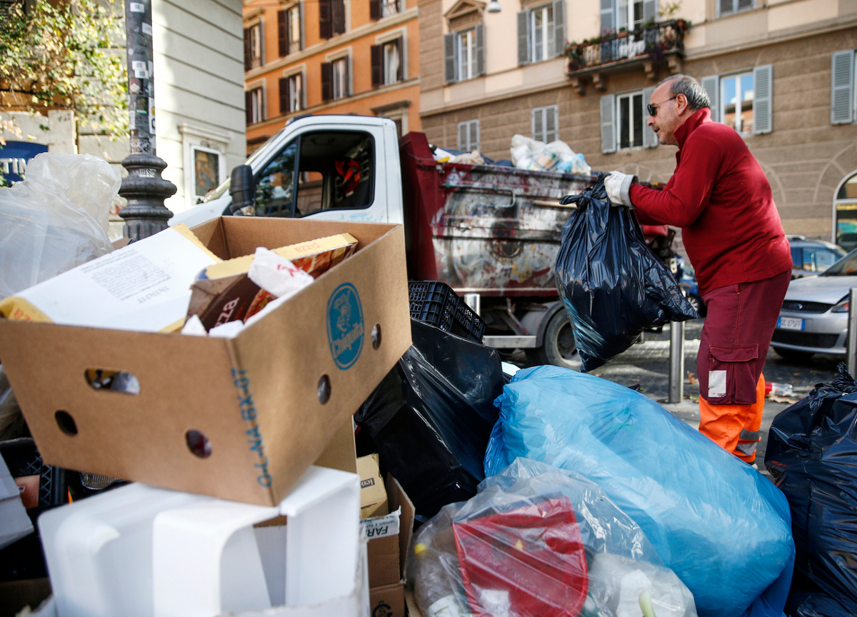 rifiuti roma ama bonus per chi non si ammala