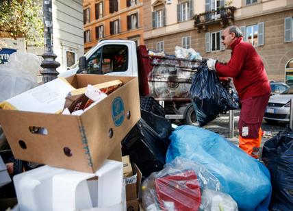 Emergenza rifiuti, Roma come il Covid: Codacons chiede Figliuolo commissario