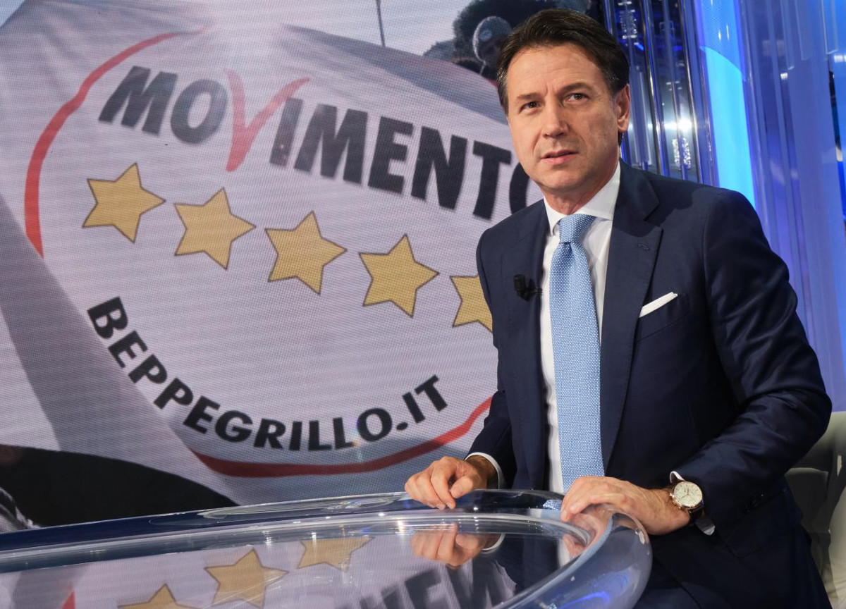 m5s, giuseppe conte elogia silvio berlusconi quirinale corsa al colle