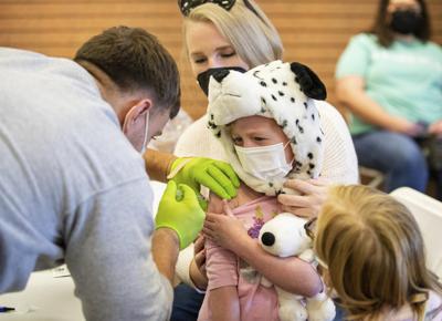 vaccino ai bambini, andrea crisanti consiglia di aspettare