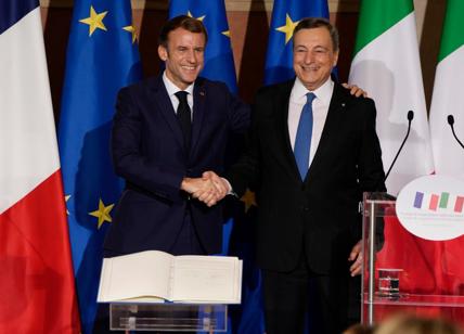 Omicron, Macron contro Draghi: "Agire da europei". Già scordato il Trattato