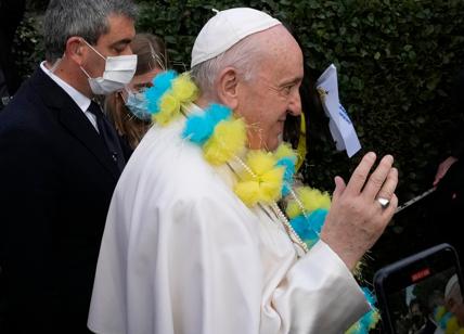 Il Papa: "Aupetit? Condannato solo per dei massaggi e carezze alla segretaria"