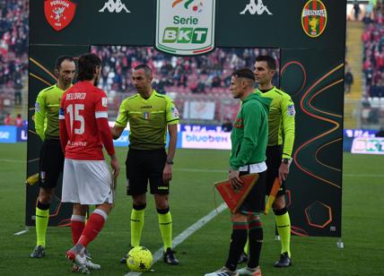 Covid, la variante Omicron stoppa il calcio: rinviate due giornate di Serie B