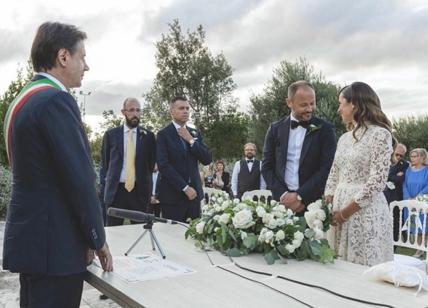 Martina Franca, Conte celebra il matrimonio del suo assistente - FOTO