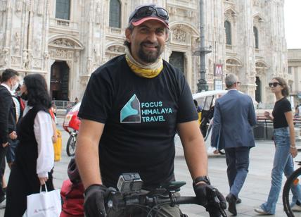 Turismo, da Milano a Roma in bici. La protesta del tour operator