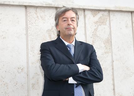 Burioni su twitter: "No vax chiusi a casa come sorci". "Era ironico"