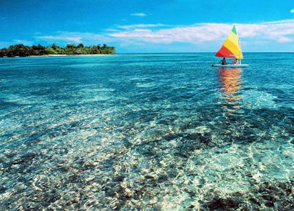 Turismo, riaperte le rotte per Sharm e le Maldive. Ma serviranno 3-4 tamponi