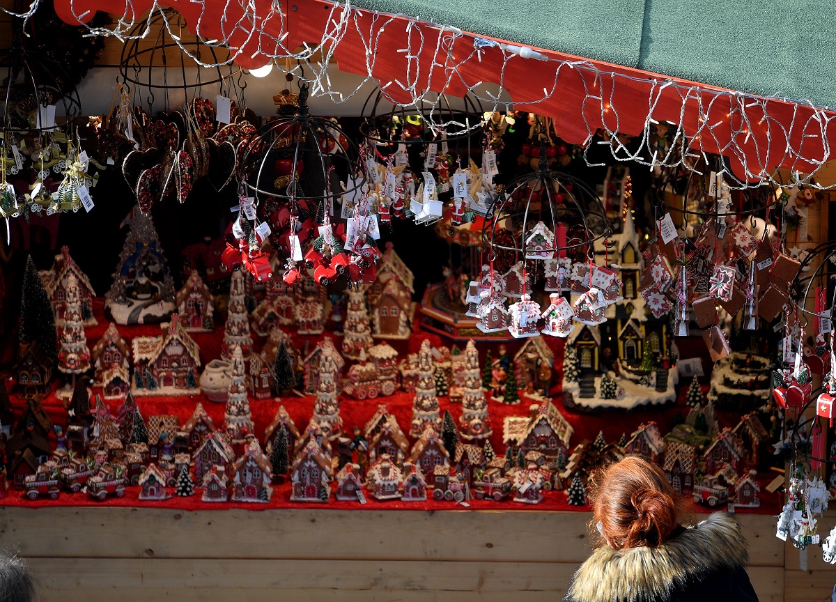 Milano: inaugurato il Mercatino di Natale Milano: inaugurato il Mercatino di Natale