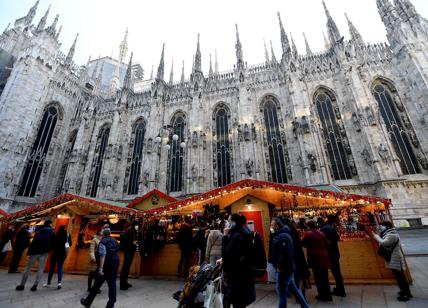 Milano, Natale 2022: inaugurato il mercatino di Piazza Duomo