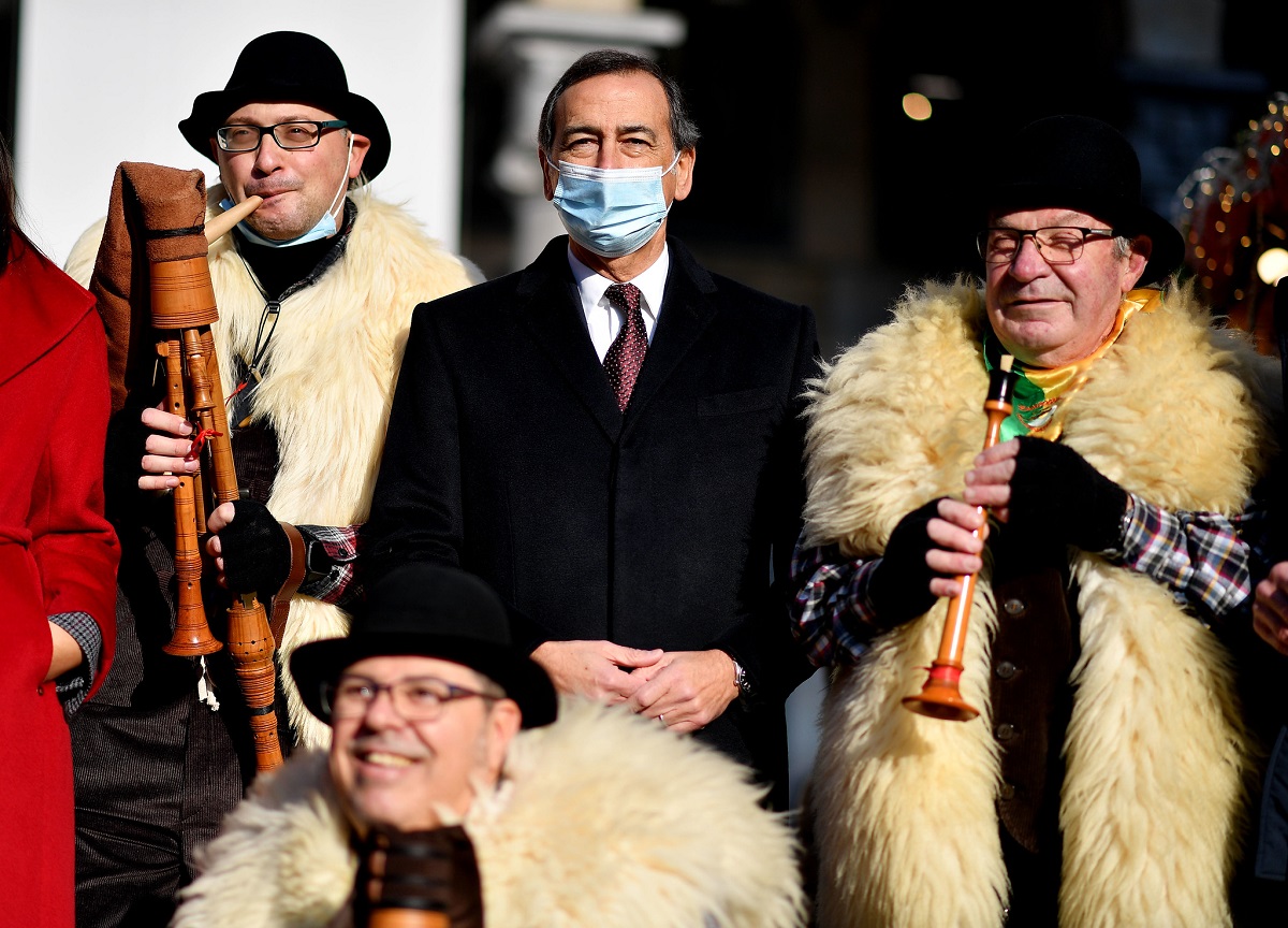 Milano: inaugurato il Mercatino di Natale Milano: inaugurato il Mercatino di Natale