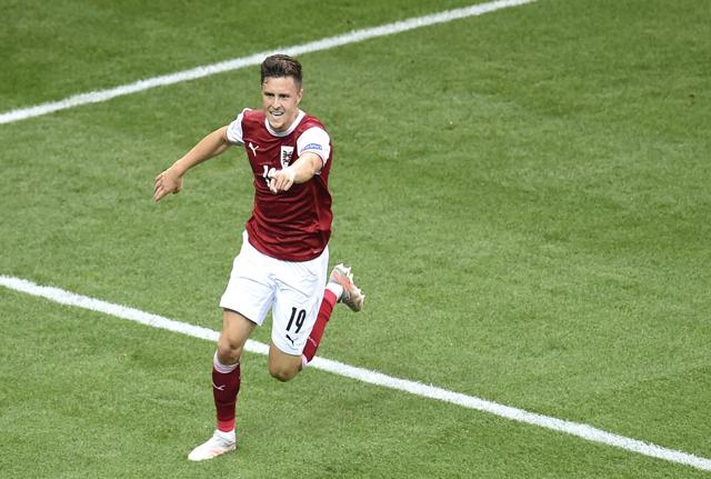 L'esultanza di Baumgartner per il gol decisivo all'Ucraina L'esultanza di Baumgartner per il gol decisivo all'Ucraina