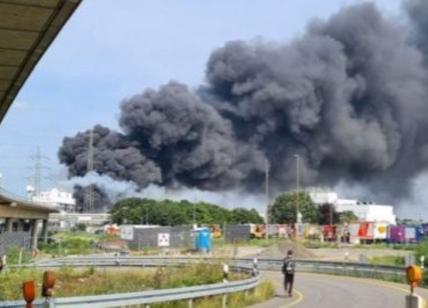 Forte esplosione nello stabilimento Bayer di Leverkusen. VIDEO