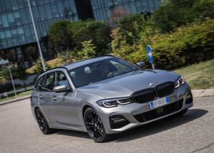 BMW 320e Touring, la piccola ibrida plug-in della Serie 3