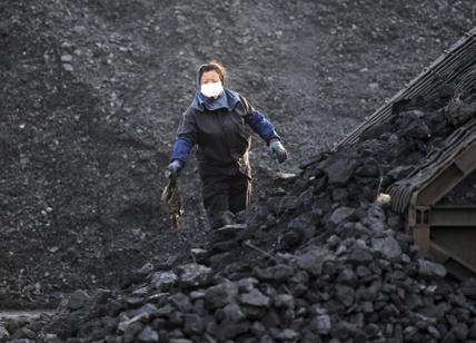Cina, altro che transizione energetica: in aumento la produzione di carbone
