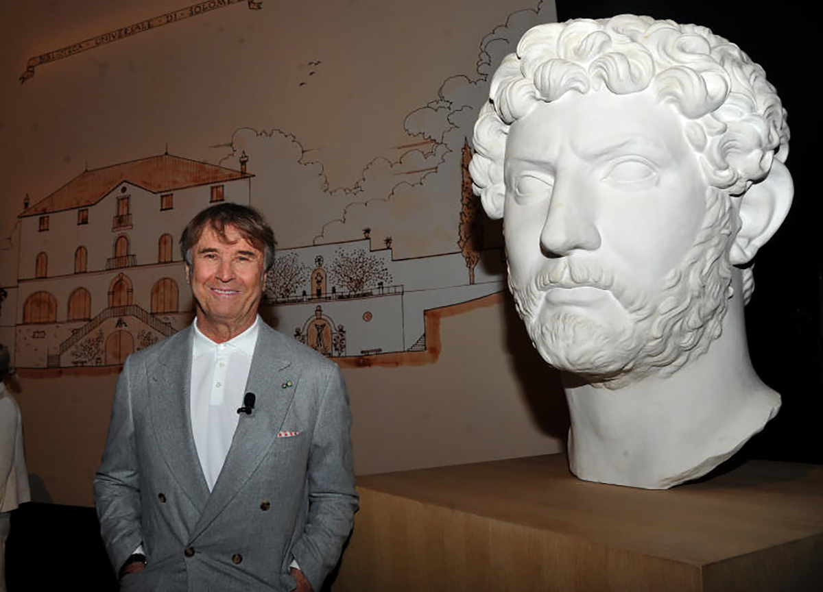 Bruno Cucinelli e il busto di Adriano Imperatore Bruno Cucinelli e il busto di Adriano Imperatore