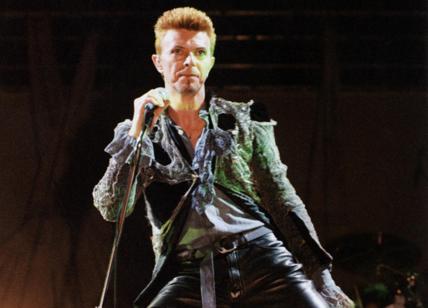 David Bowie, quadro trovato in discarica venduto per 100mila dollari. Foto