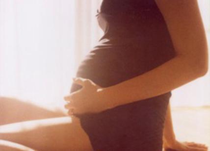 No vax di 28 anni muore in gravidanza, salvo il neonato