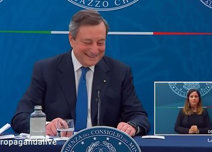 Draghi e i silenzi esilaranti in conferenza dopo la domanda su Salvini. VIDEO