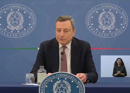 Draghi: "Sì a obbligo vaccinale". Green pass, Lega contro? "Governo va avanti"