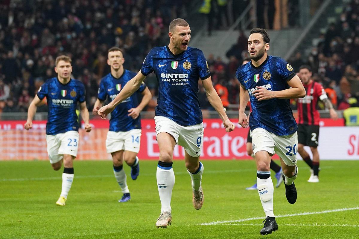 Hakan Calhanoglu - Edin Dzeko (Lapresse) Hakan Calhanoglu - Edin Dzeko (Lapresse)