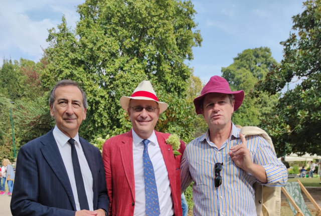 Da sinistra: il Sindaco di Milano, Beppe Sala, Giacomo Foglia di Ceresio Investors, Corporate partner di Orticola, e Gianluca Brivio Sforza, presidente di Orticola Da sinistra: il Sindaco di Milano, Beppe Sala, Giacomo Foglia di Ceresio Investors, Corporate partner di Orticola, e Gianluca Brivio Sforza, presidente di Orticola