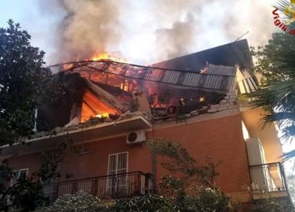 Roma, crolla palazzina dopo un incendio: non ci sono dispersi