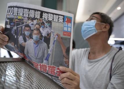 Hong Kong-Cina, quotidiano Apple Daily: 5 arresti e beni congelati per 2,3 mln