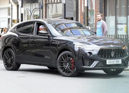 Londra, Romeo Beckham, 18 anni, guida la sua nuova auto la Maserati Levante
