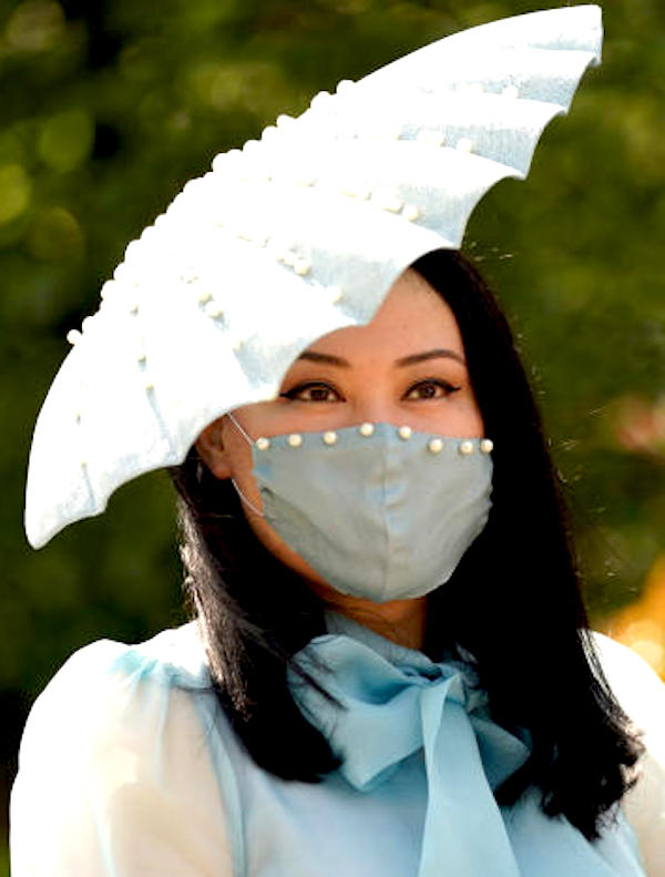  Ascot,gara non solo per il cappello piu originale ma pure per la mascherina