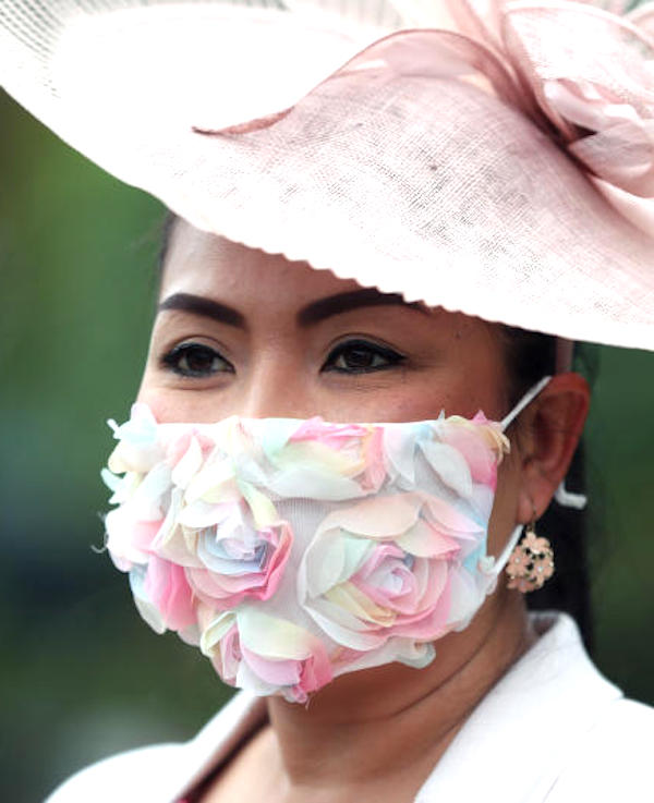  Ascot,gara non solo per il cappello piu originale ma pure per la mascherina
