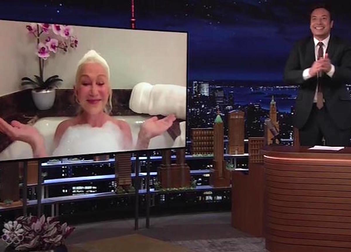 Helen Mirren fa l'intervista per Tonight Show dalla sua vasca da bagno