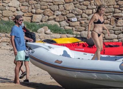 Grecia,Kate Hudson con il figli e il fidanzato tornano da una gita in barca